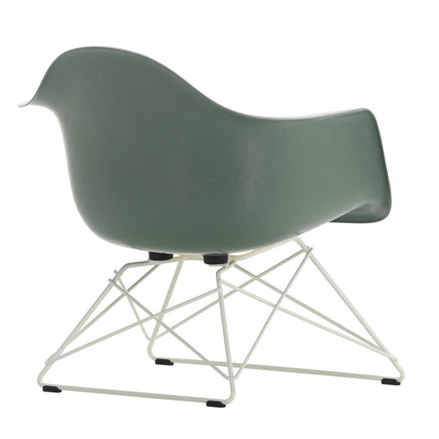 Eames Armchair in Fiberglass LAR / White Base